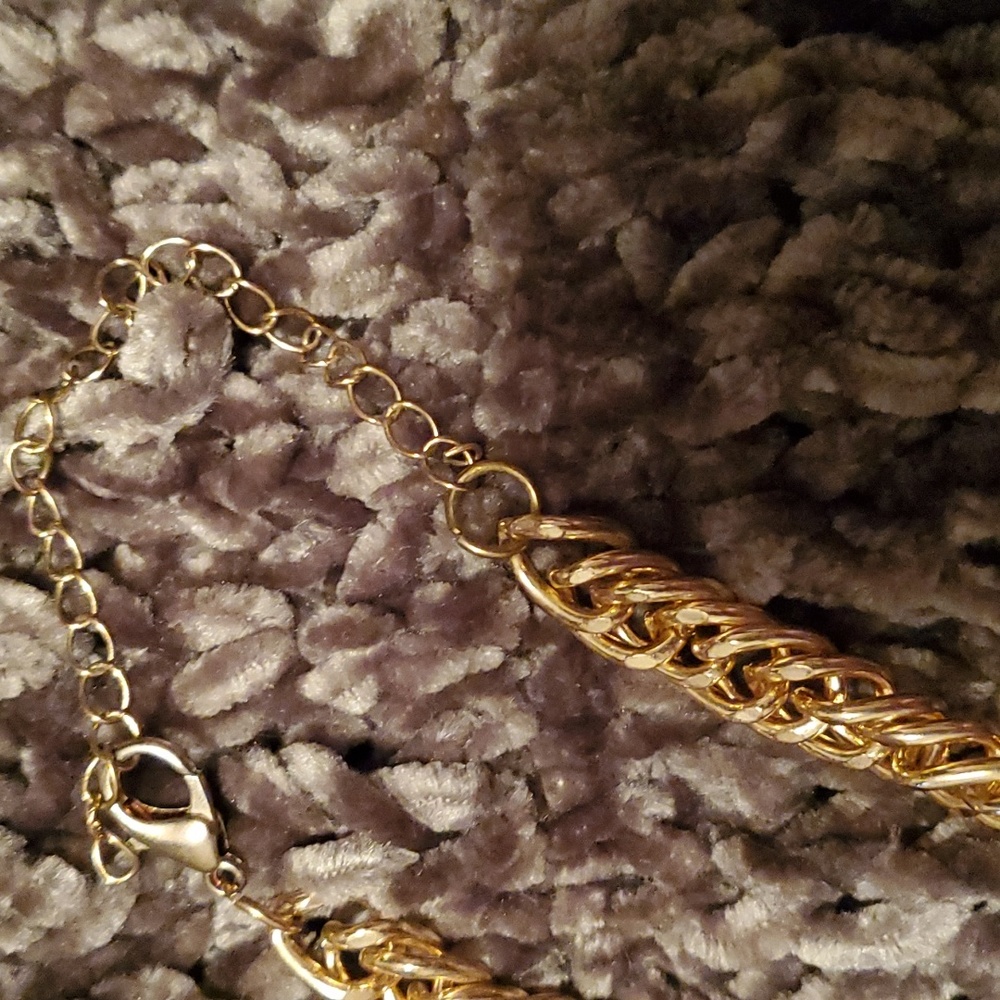 Gold Chain Choker - Picture 2 of 3